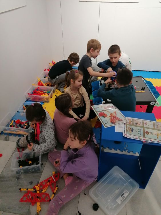 Výlet žáků 2. třídy na Vsetínský zámek za kostičkami - cover