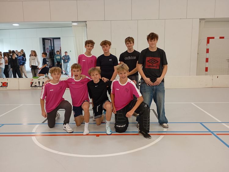 Úspěch ve florbalu - starší chlapci - cover