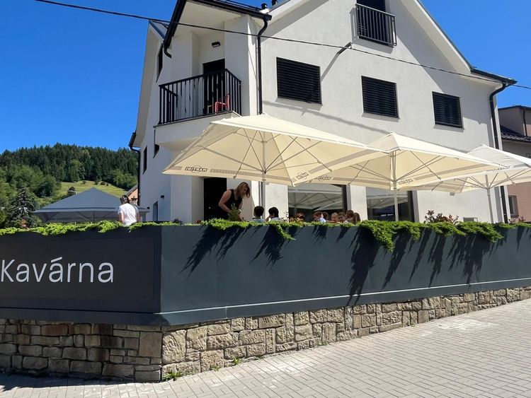 Na zmrzlinku a osvěžující drink do Eska - Berušky - cover